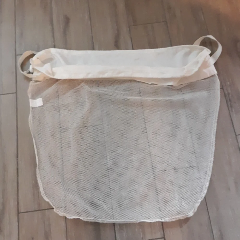 Mesh drawstring laundry bag with handles